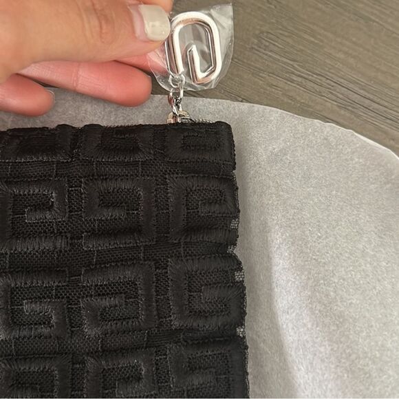 Givenchy cosmetics bag - Picture 4 of 7